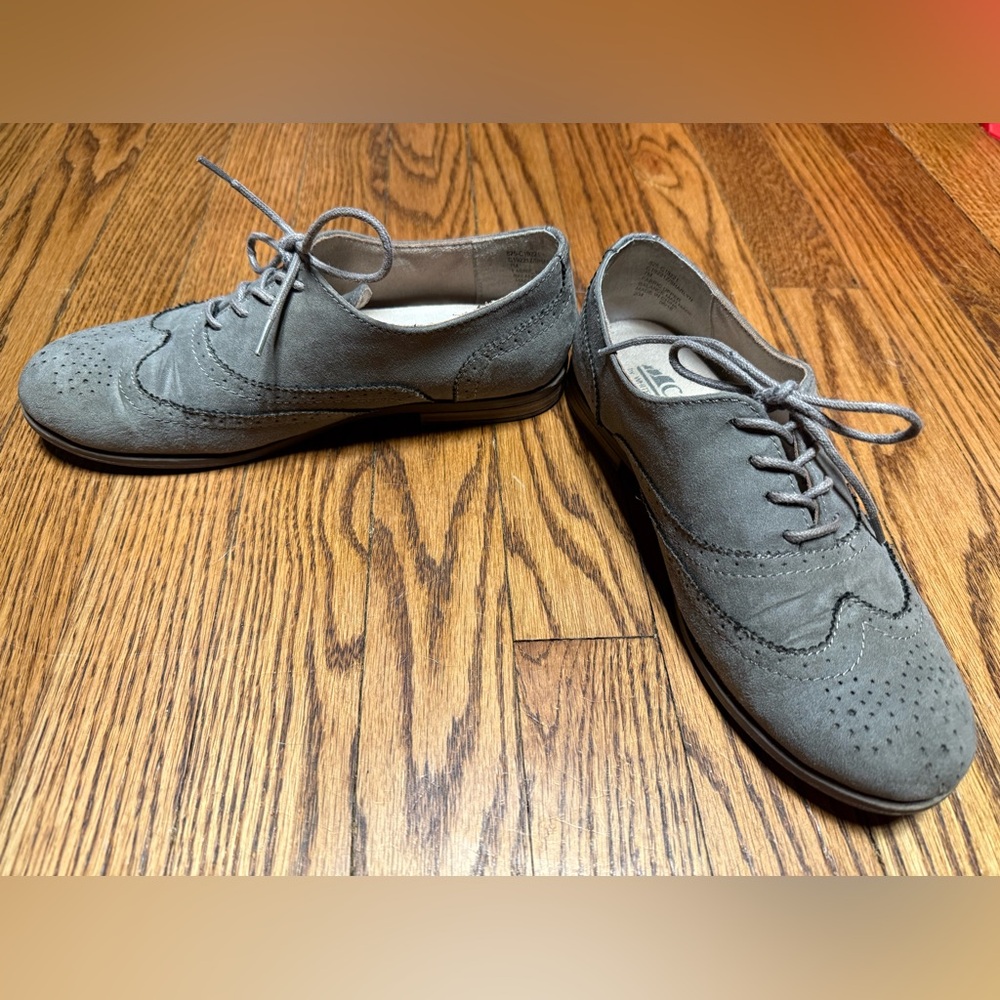 Gray Women’s Suede Oxford Shoes
